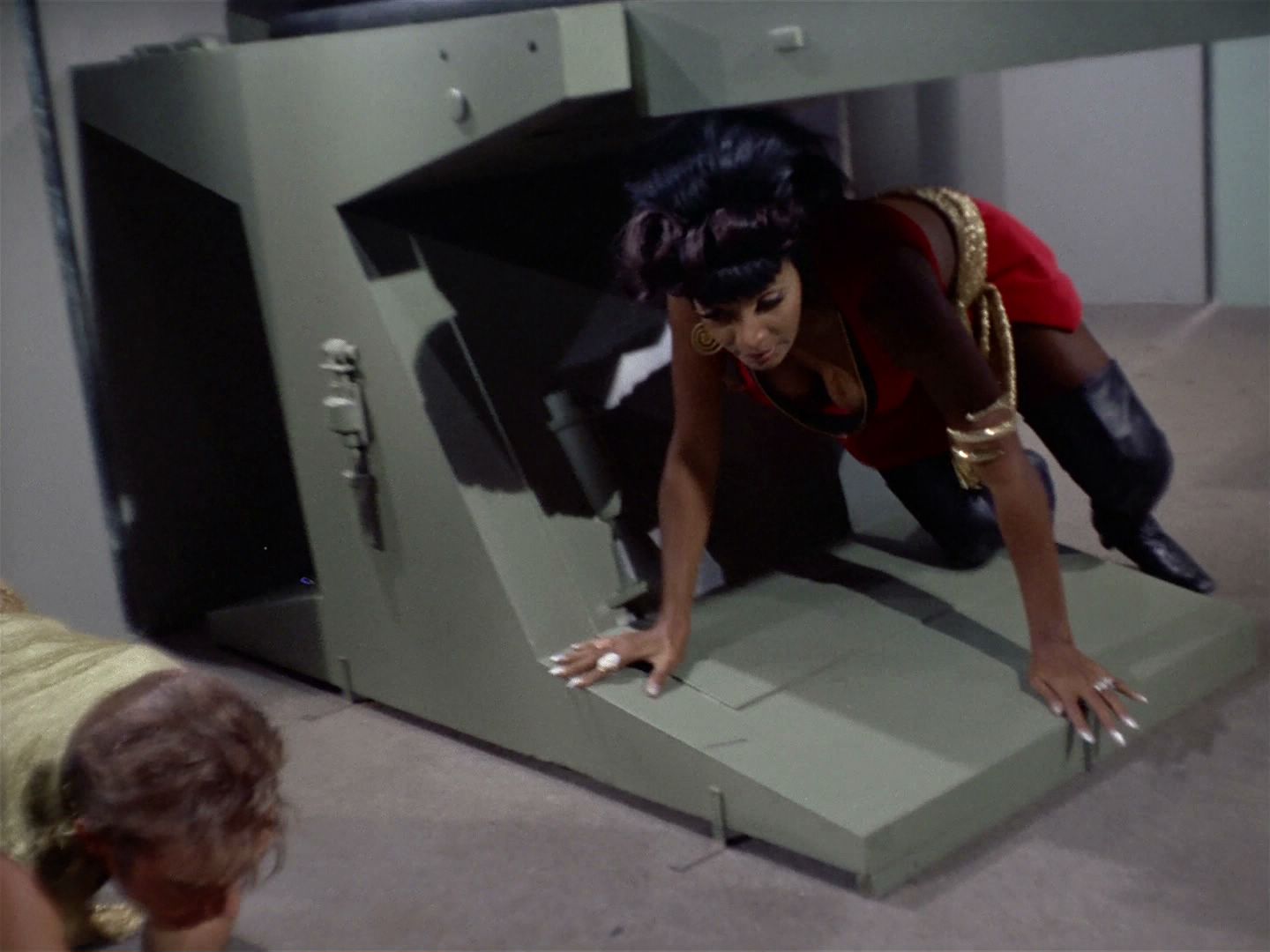 ariane179254_StarTrek_2x04_MirrorMirror_1169.jpg