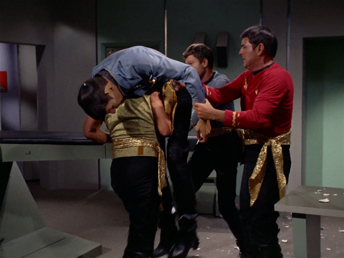 ariane179254_StarTrek_2x04_MirrorMirror_1183.jpg
