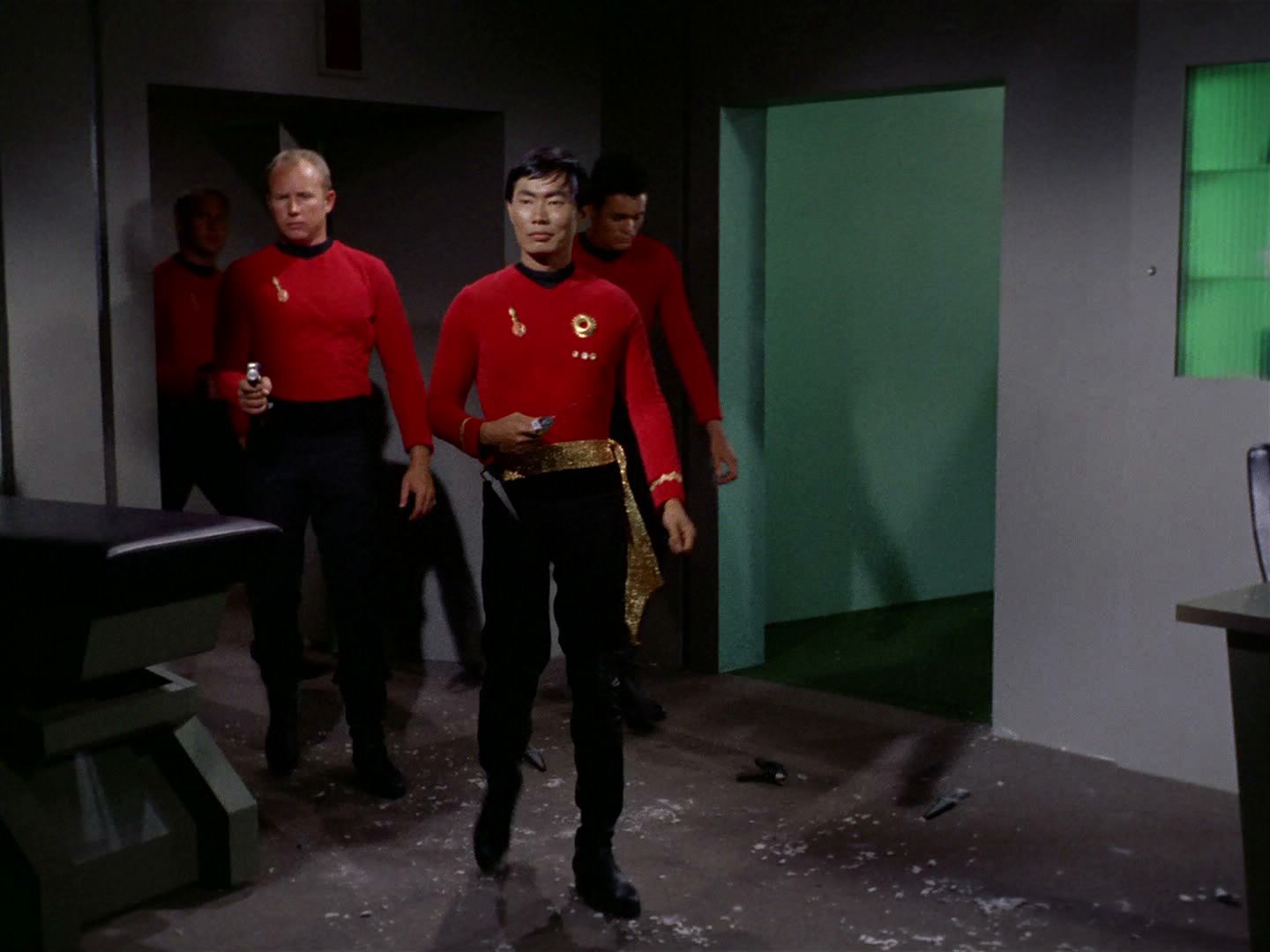 ariane179254_StarTrek_2x04_MirrorMirror_1203.jpg