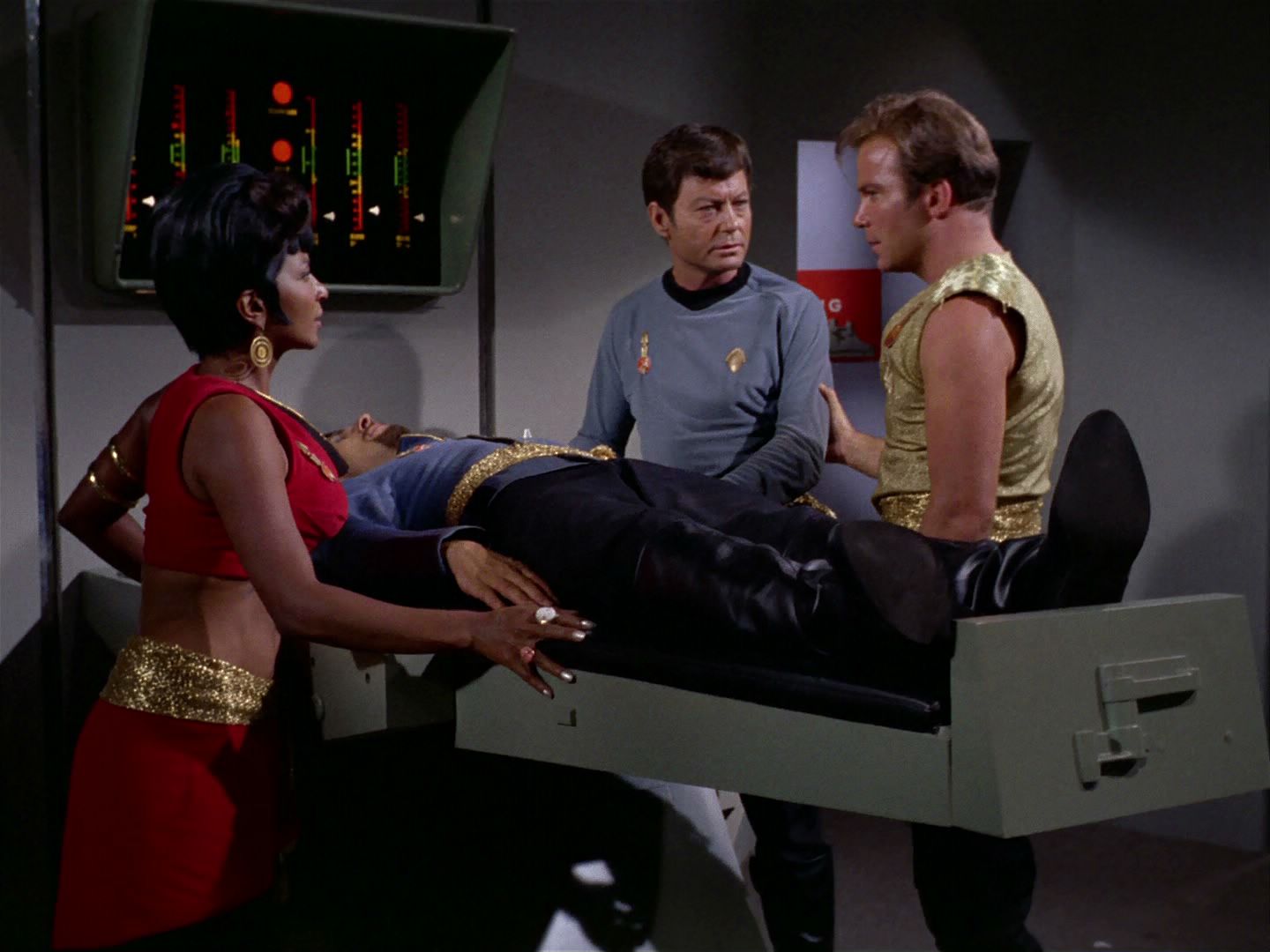 ariane179254_StarTrek_2x04_MirrorMirror_1251.jpg