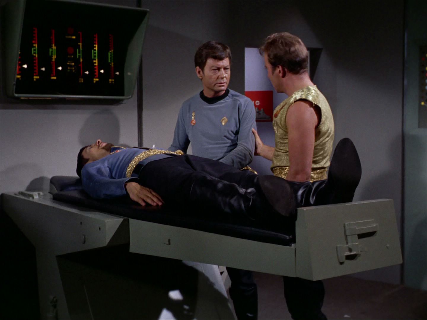 ariane179254_StarTrek_2x04_MirrorMirror_1252.jpg