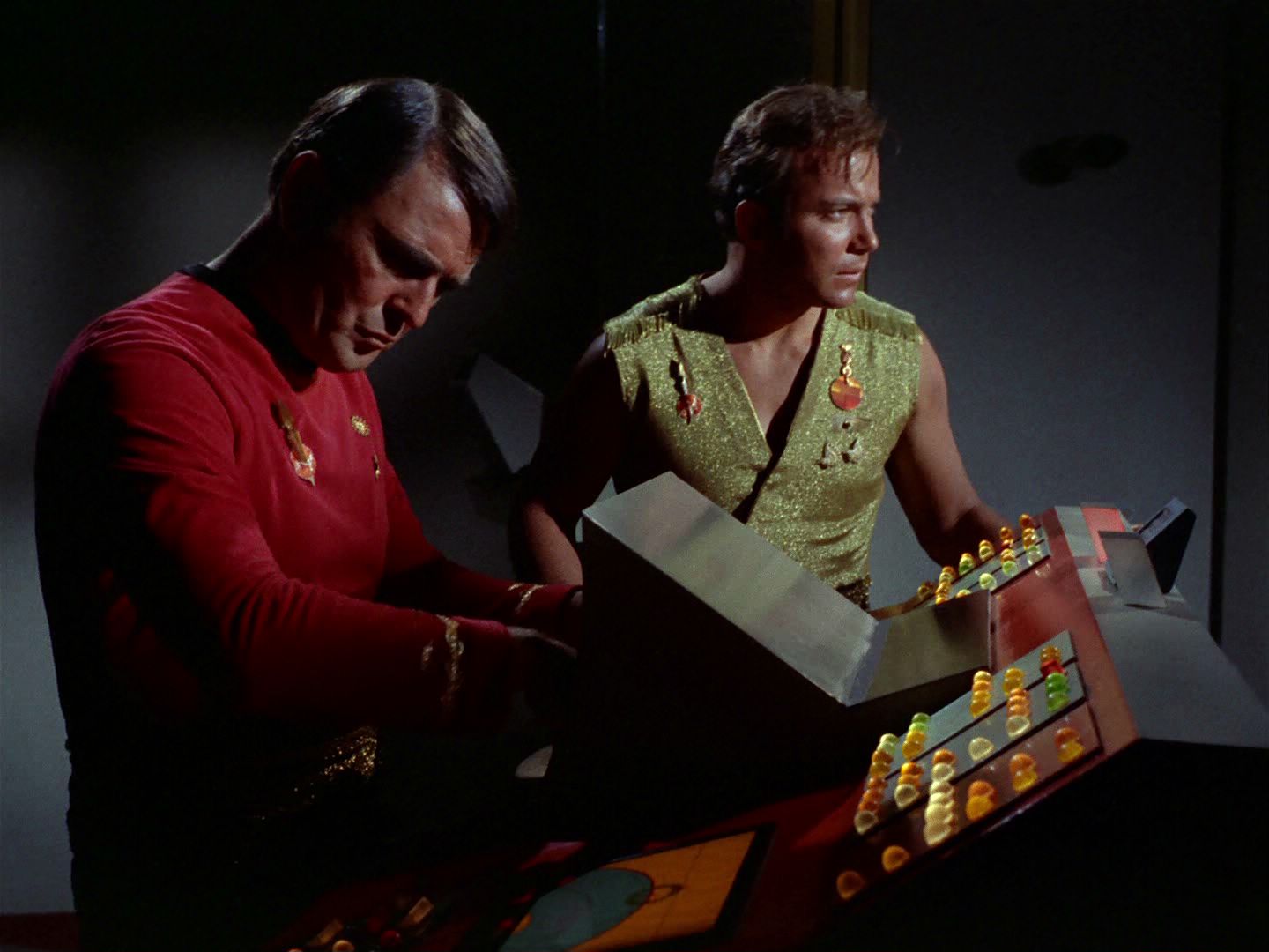 ariane179254_StarTrek_2x04_MirrorMirror_1300.jpg
