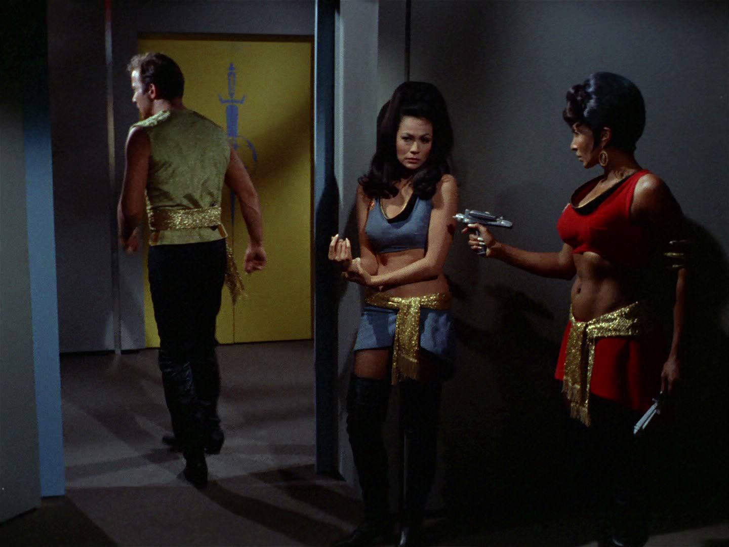 ariane179254_StarTrek_2x04_MirrorMirror_1315.jpg