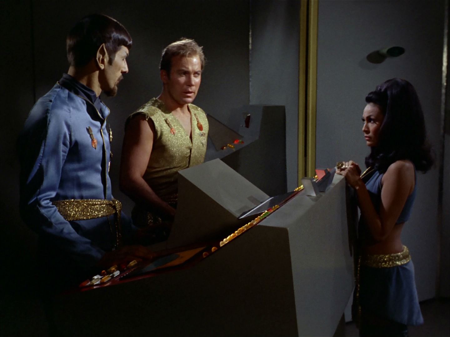 ariane179254_StarTrek_2x04_MirrorMirror_1347.jpg