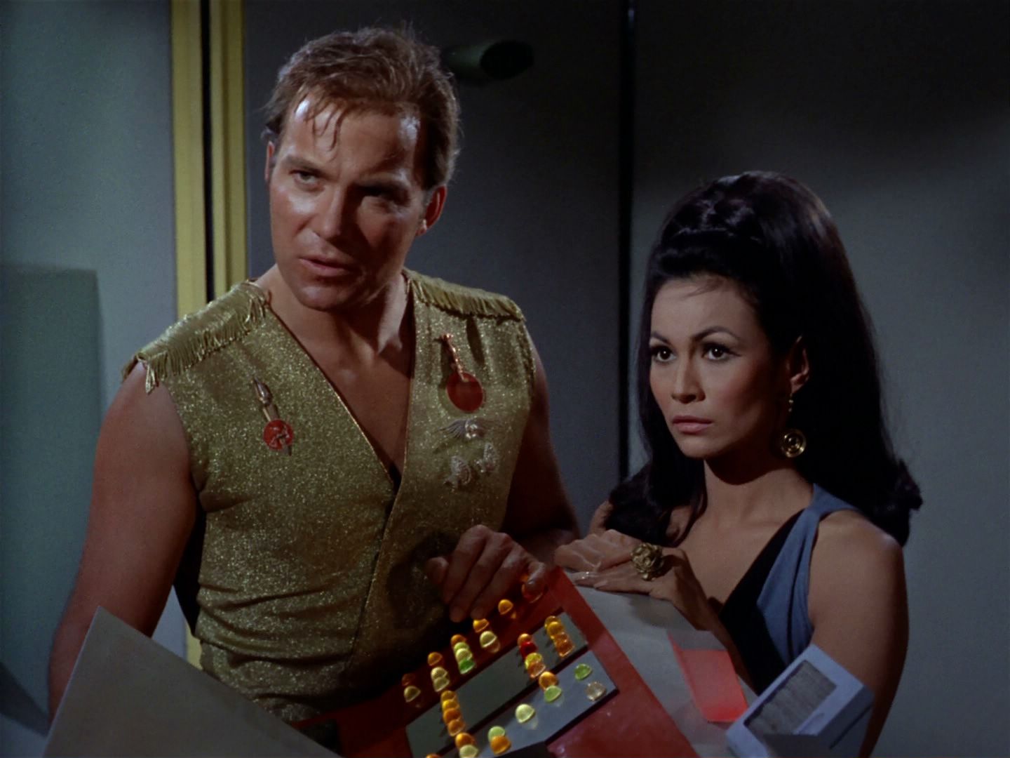 ariane179254_StarTrek_2x04_MirrorMirror_1377.jpg