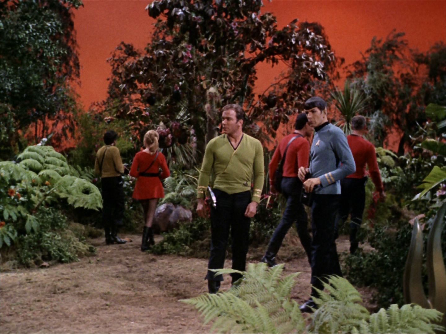 ariane179254_StarTrek_2x05_TheApple_0017.jpg