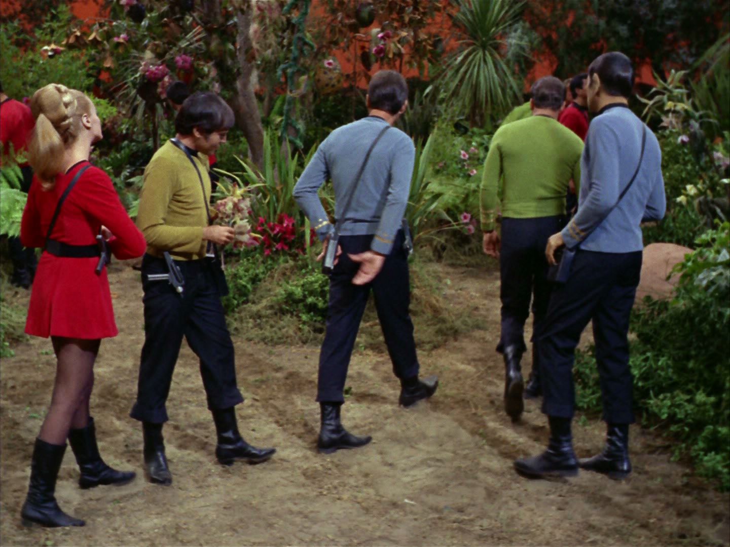 ariane179254_StarTrek_2x05_TheApple_0073.jpg