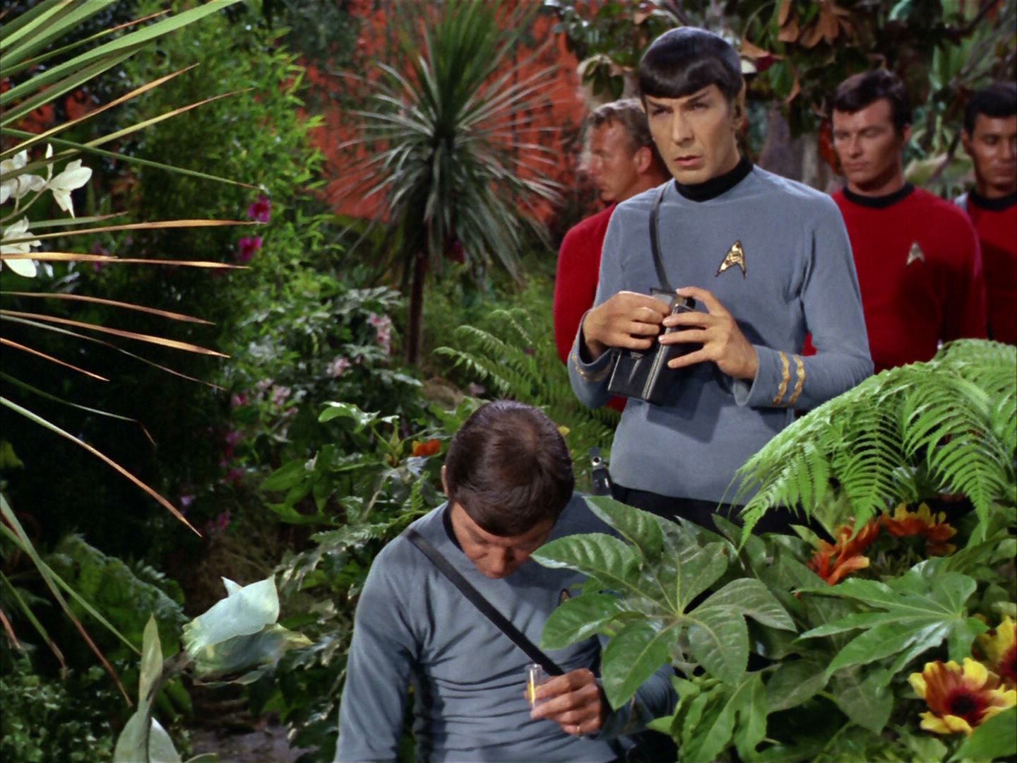 ariane179254_StarTrek_2x05_TheApple_0097.jpg