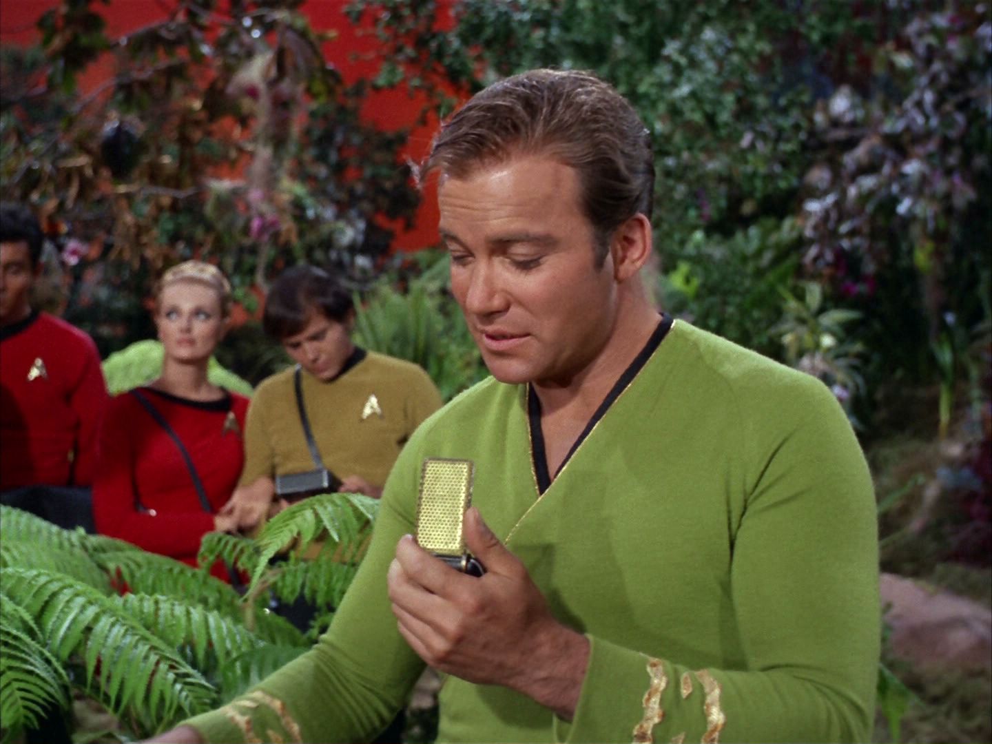 ariane179254_StarTrek_2x05_TheApple_0119.jpg