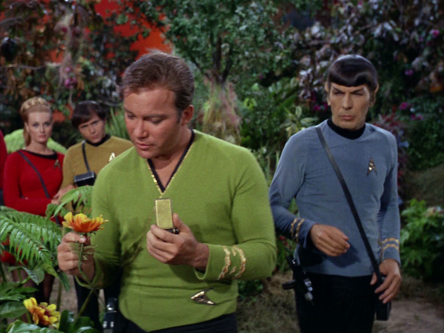 ariane179254_StarTrek_2x05_TheApple_0122.jpg