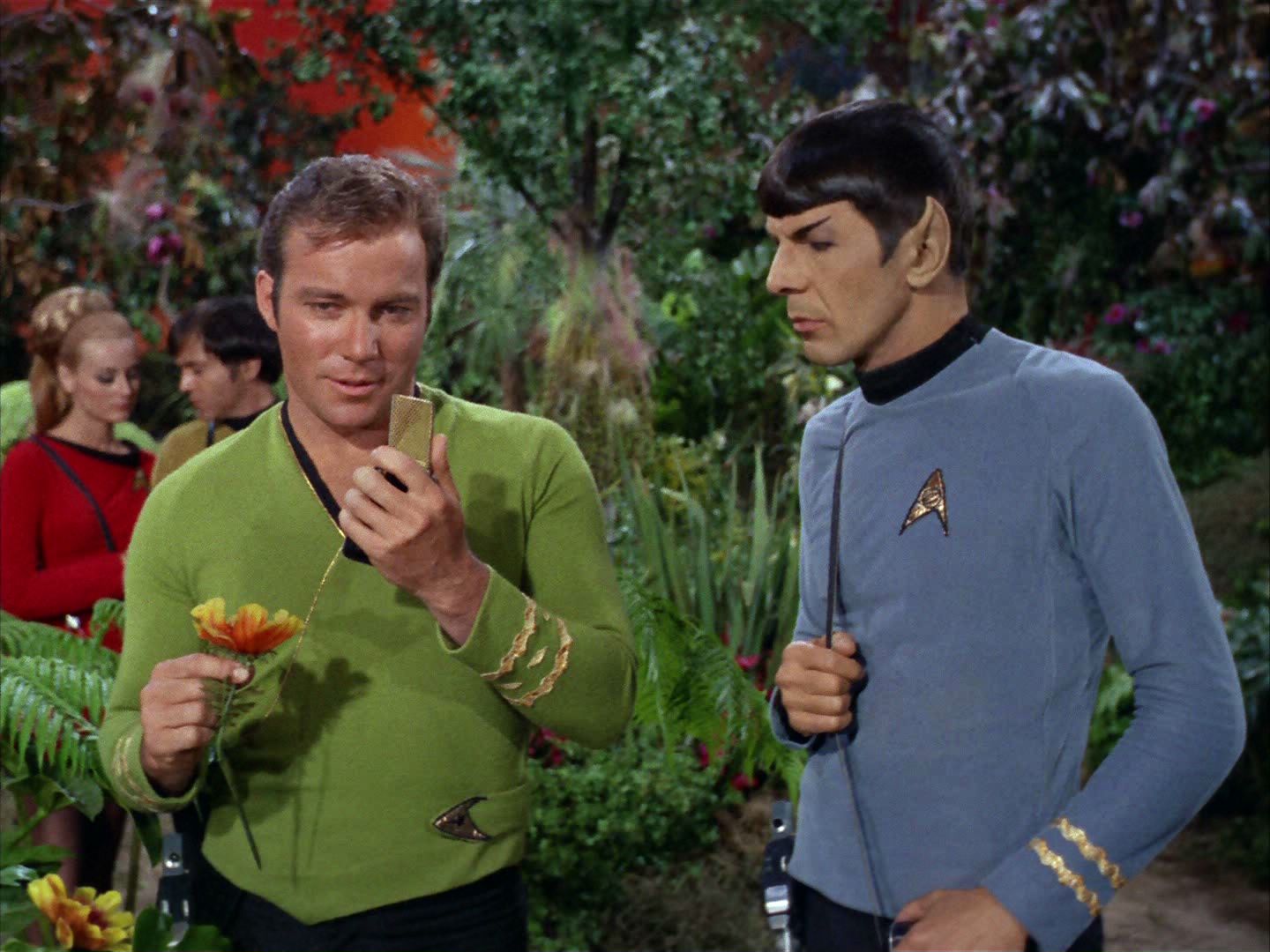 ariane179254_StarTrek_2x05_TheApple_0128.jpg