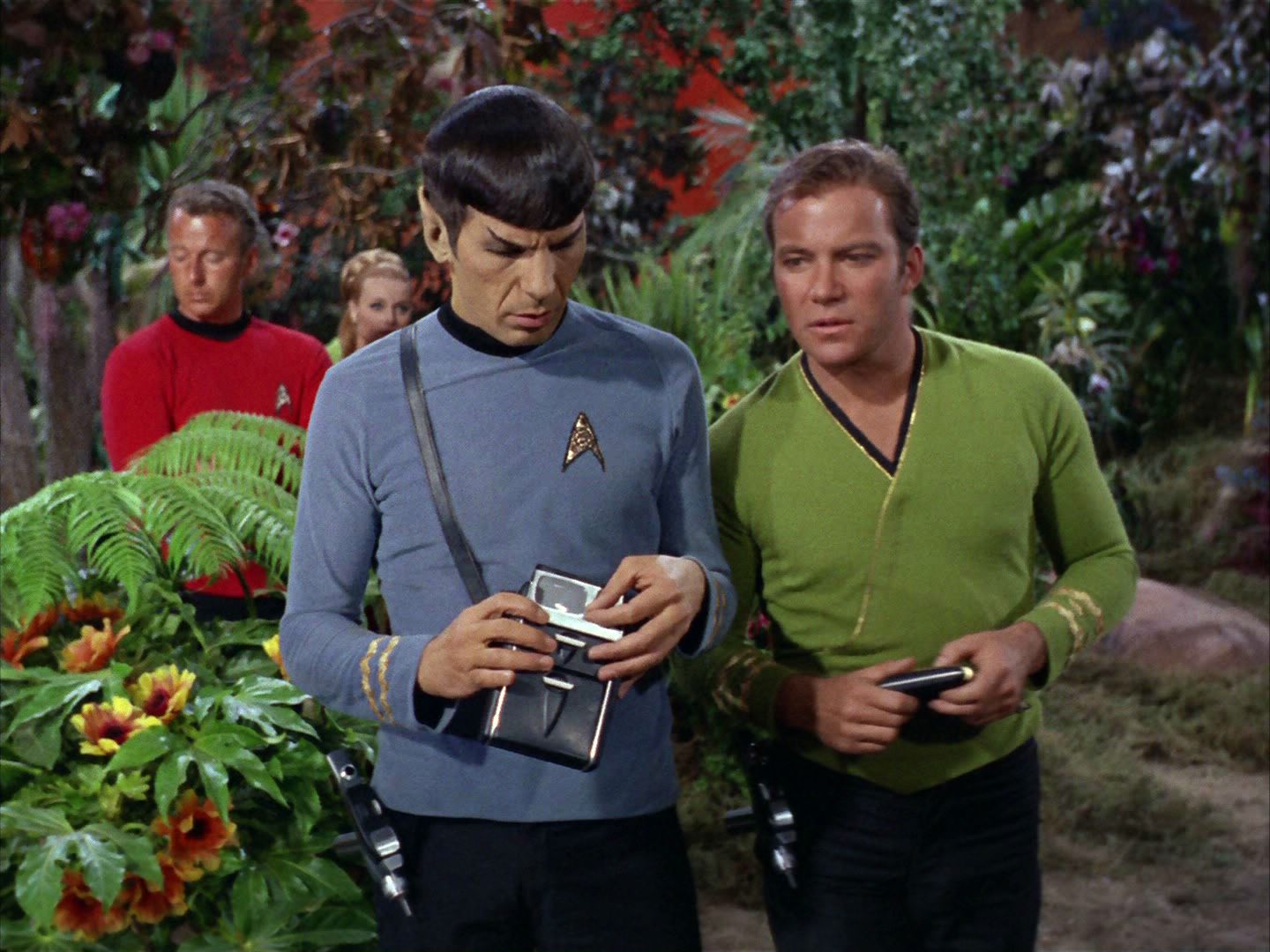 ariane179254_StarTrek_2x05_TheApple_0156.jpg