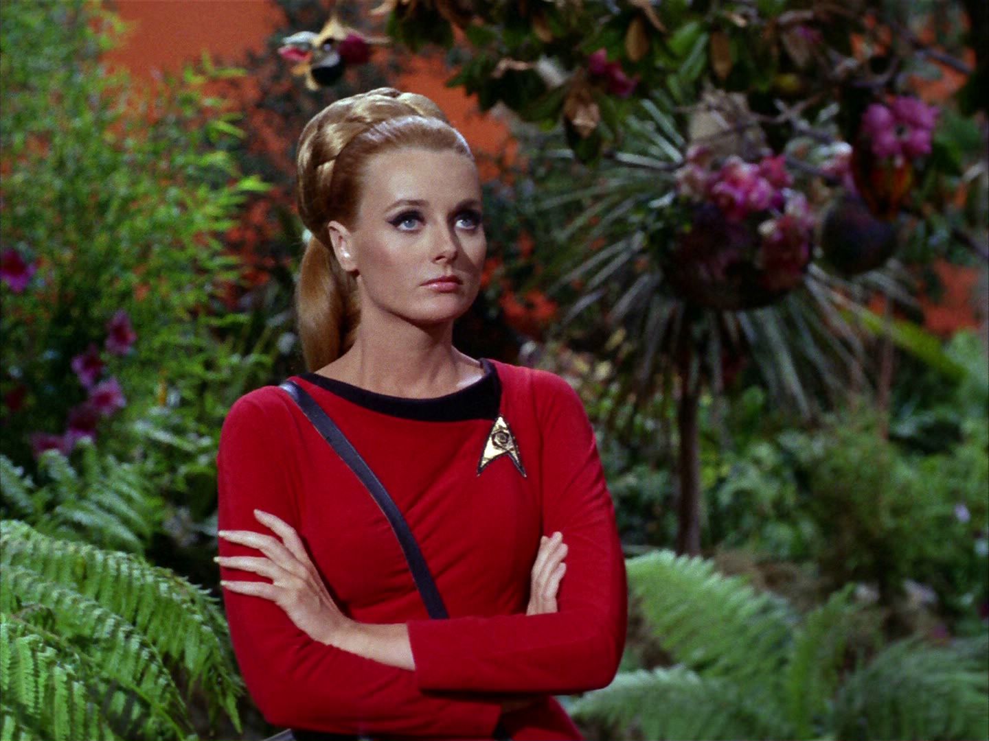 ariane179254_StarTrek_2x05_TheApple_0172.jpg