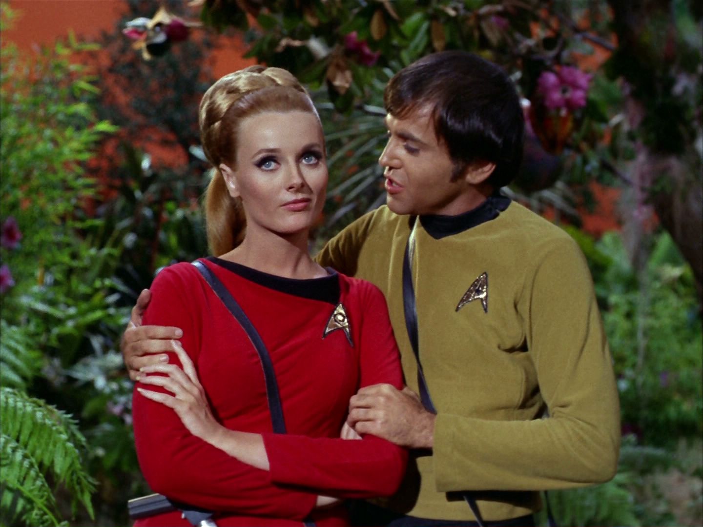 ariane179254_StarTrek_2x05_TheApple_0186.jpg