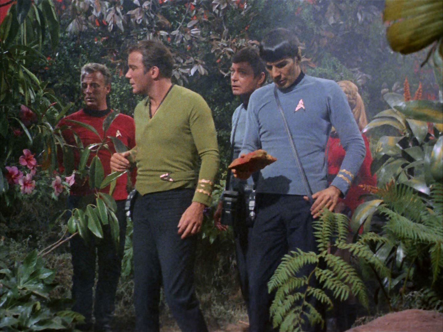ariane179254_StarTrek_2x05_TheApple_0235.jpg