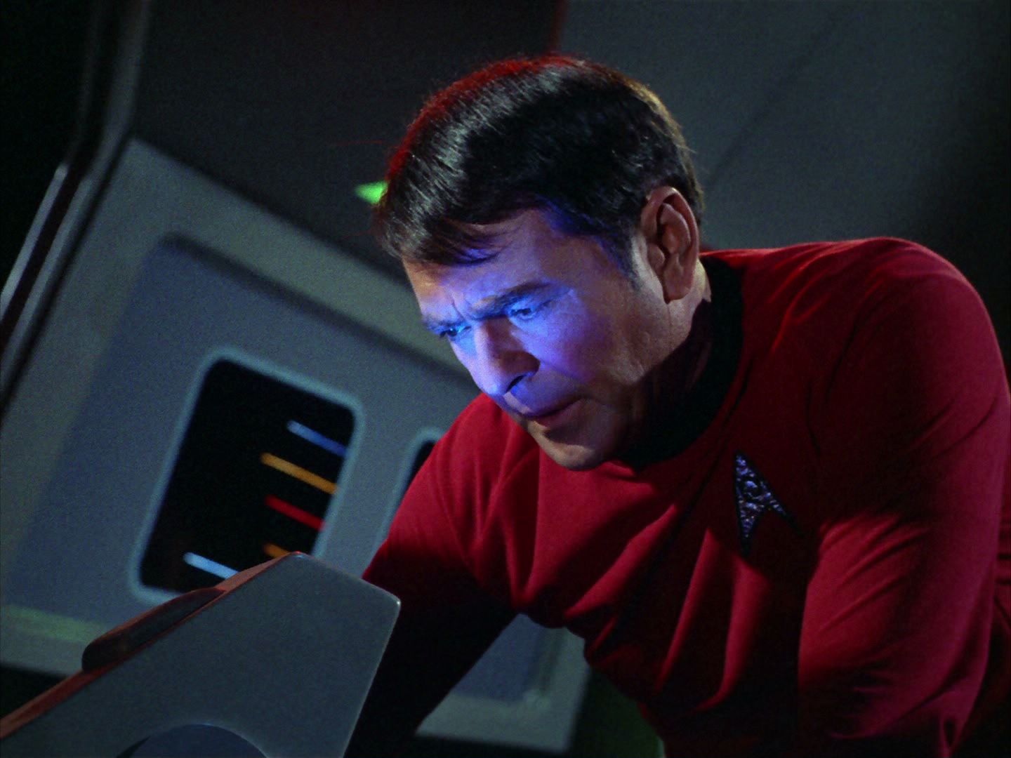ariane179254_StarTrek_2x05_TheApple_0248.jpg