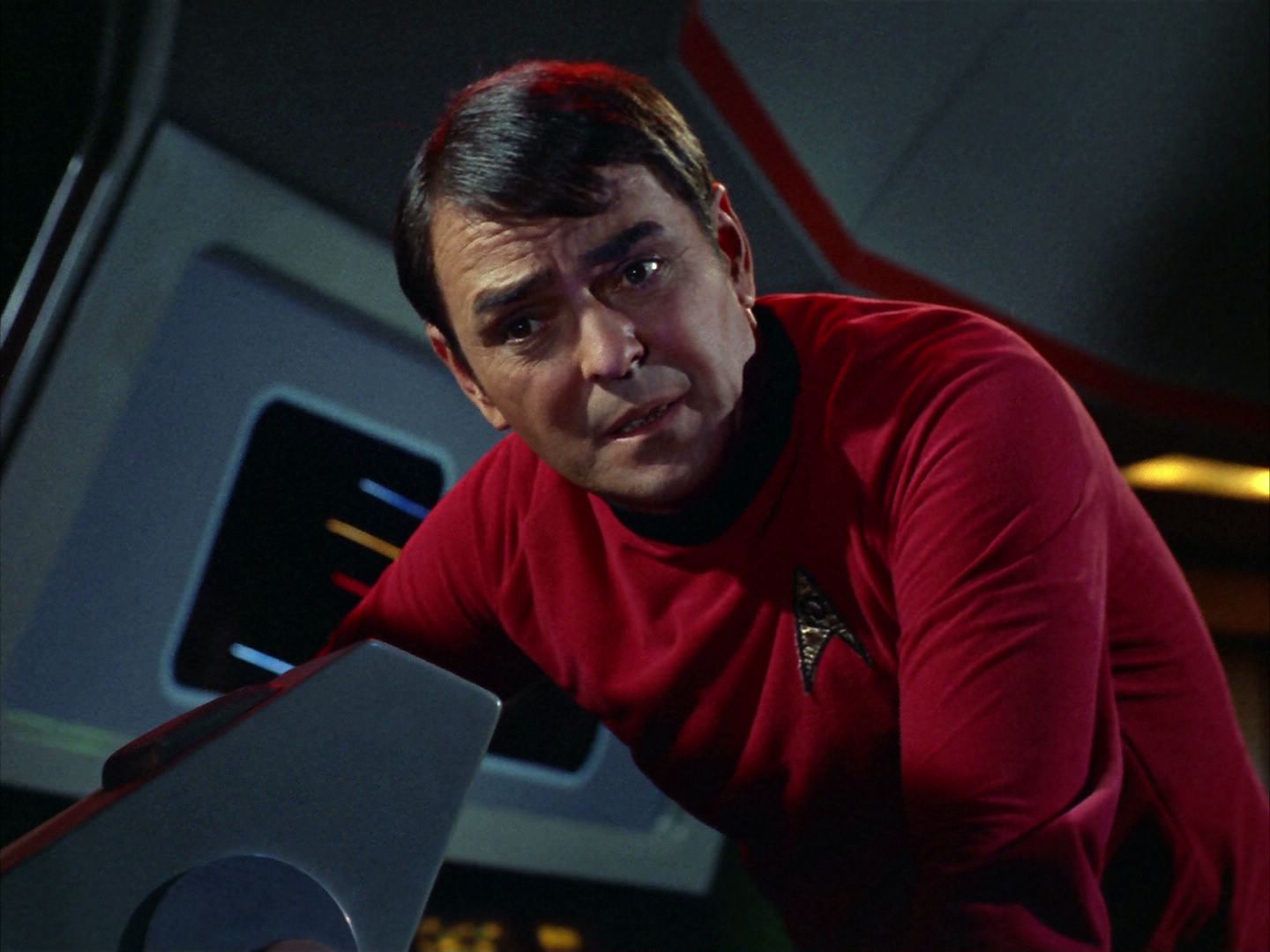 ariane179254_StarTrek_2x05_TheApple_0266.jpg