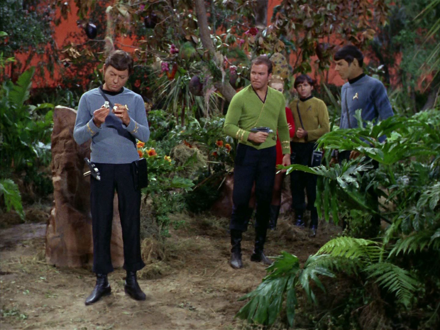 ariane179254_StarTrek_2x05_TheApple_0279.jpg