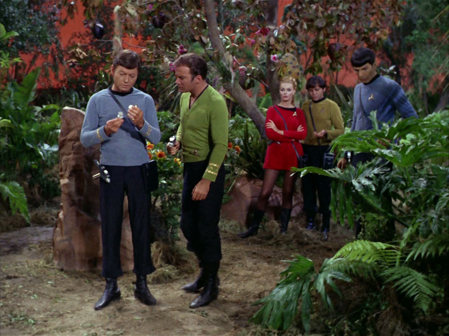ariane179254_StarTrek_2x05_TheApple_0280.jpg