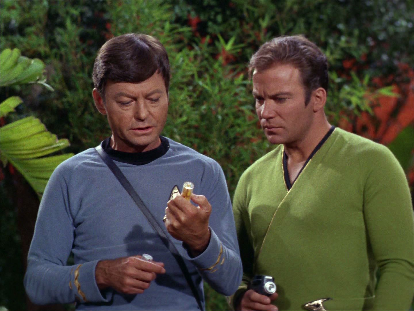 ariane179254_StarTrek_2x05_TheApple_0283.jpg