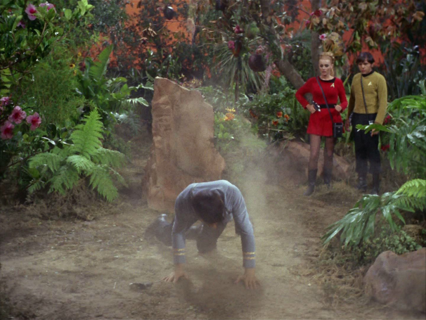 ariane179254_StarTrek_2x05_TheApple_0294.jpg