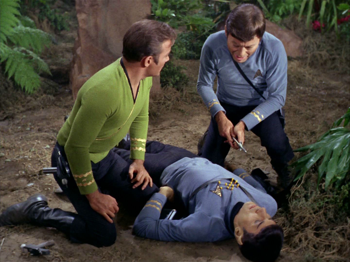 ariane179254_StarTrek_2x05_TheApple_0306.jpg