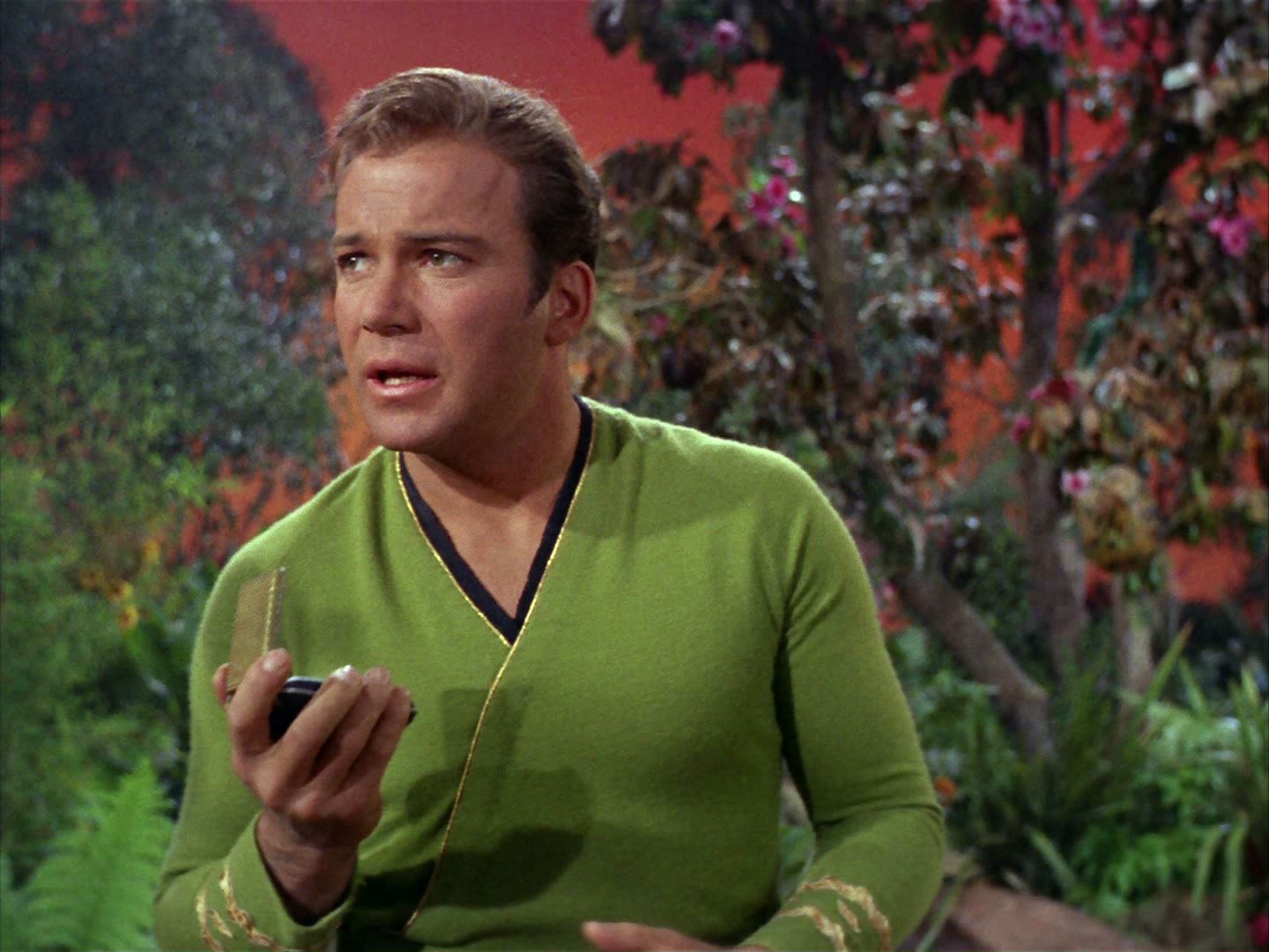 ariane179254_StarTrek_2x05_TheApple_0308.jpg