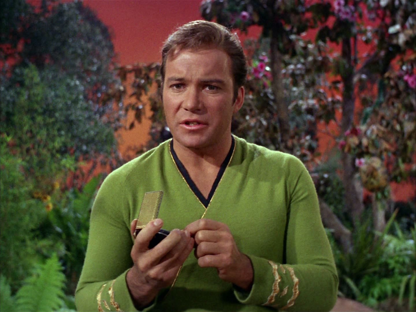 ariane179254_StarTrek_2x05_TheApple_0313.jpg