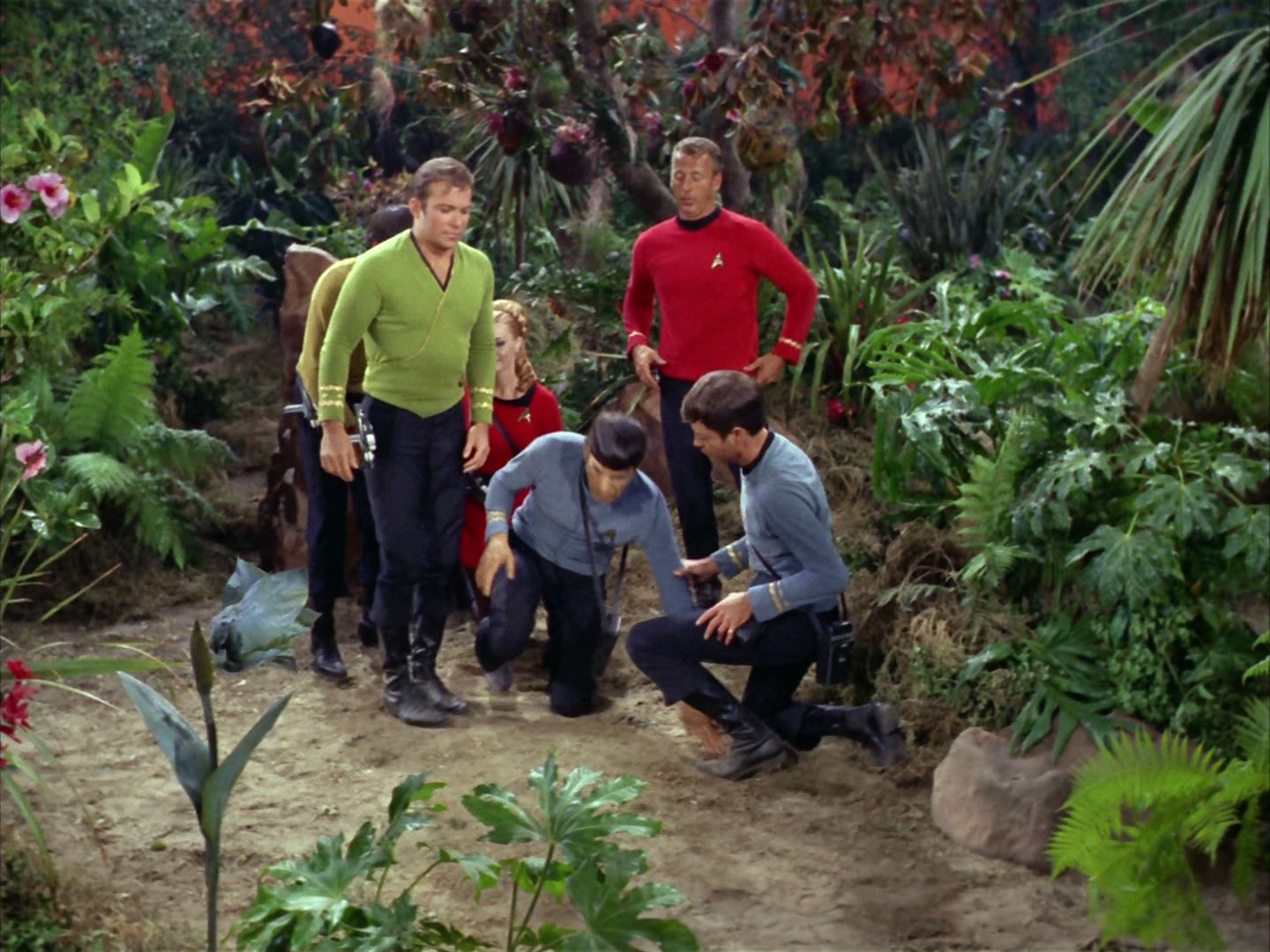 ariane179254_StarTrek_2x05_TheApple_0401.jpg