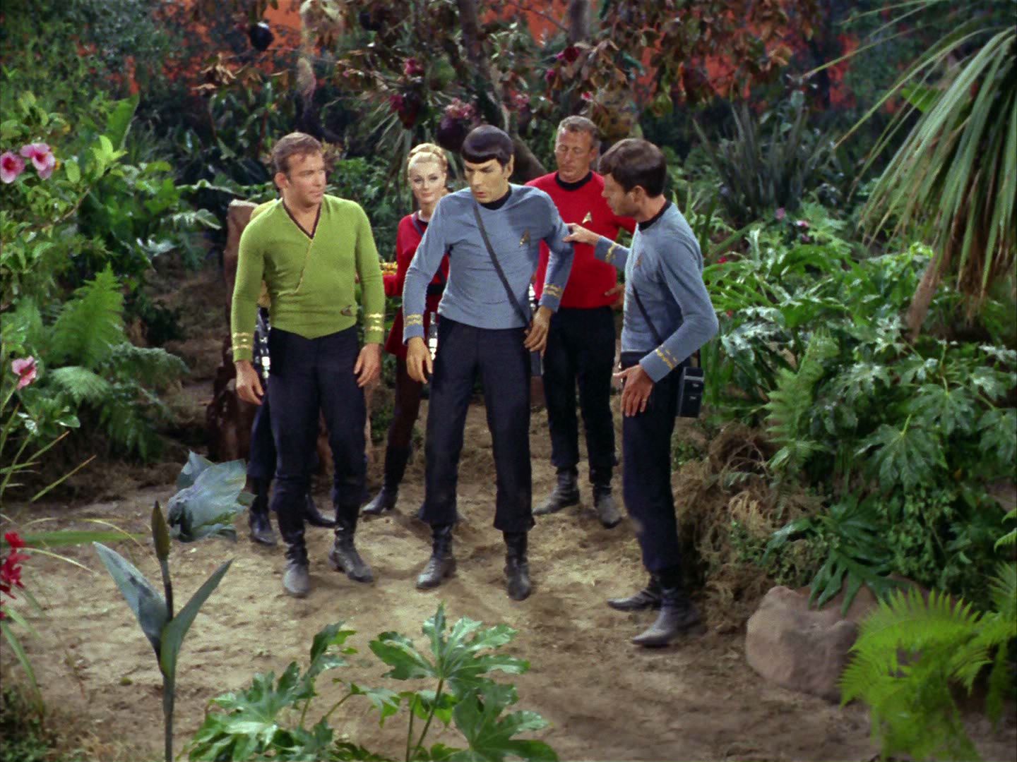 ariane179254_StarTrek_2x05_TheApple_0402.jpg