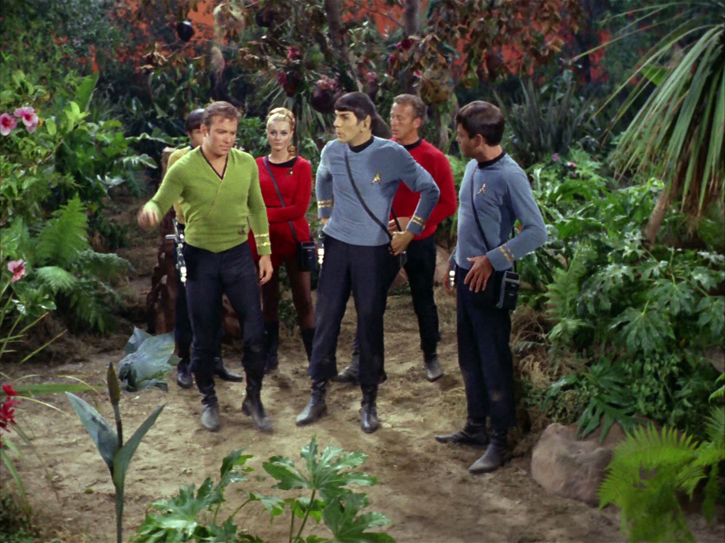ariane179254_StarTrek_2x05_TheApple_0406.jpg