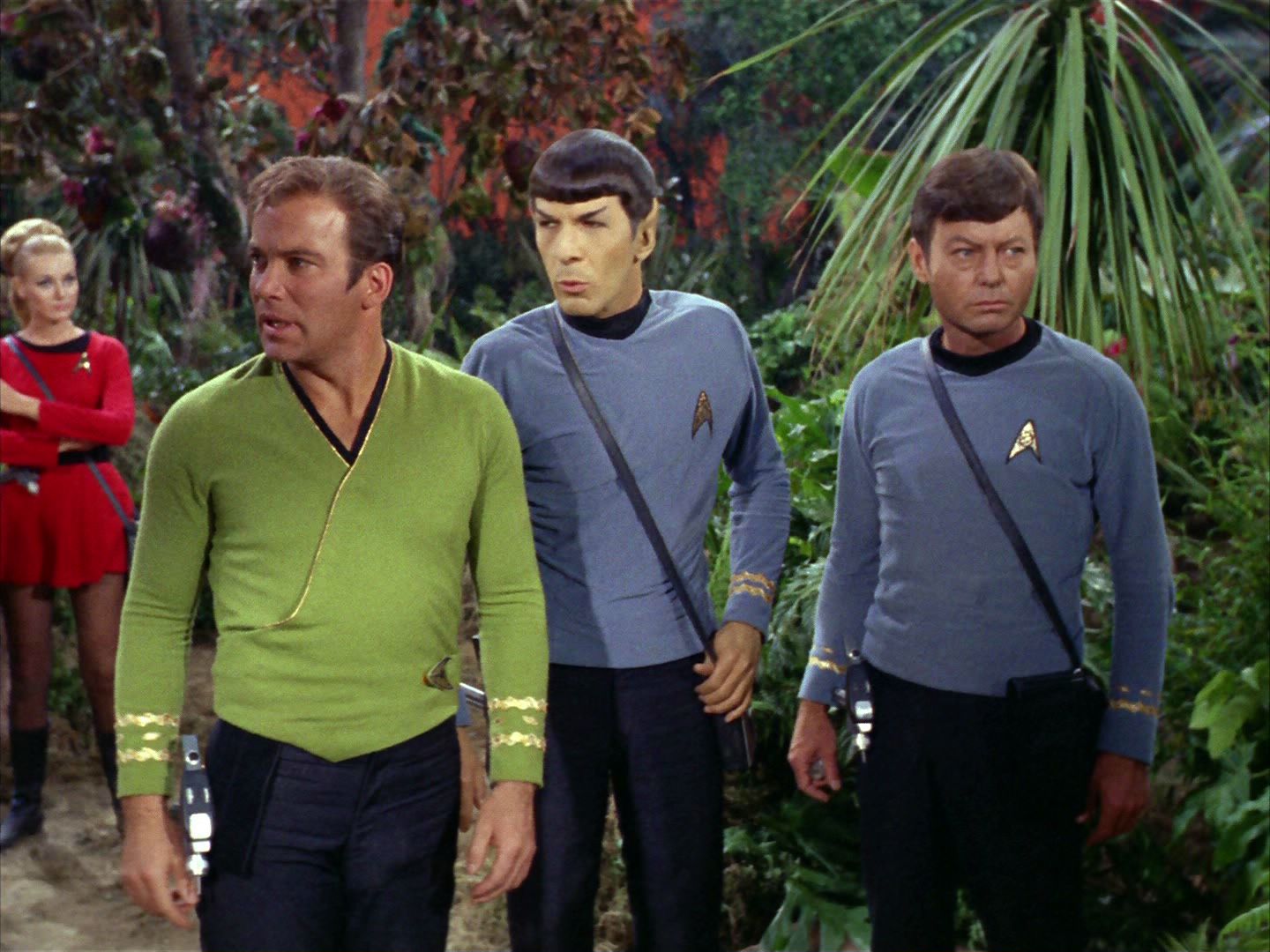 ariane179254_StarTrek_2x05_TheApple_0411.jpg