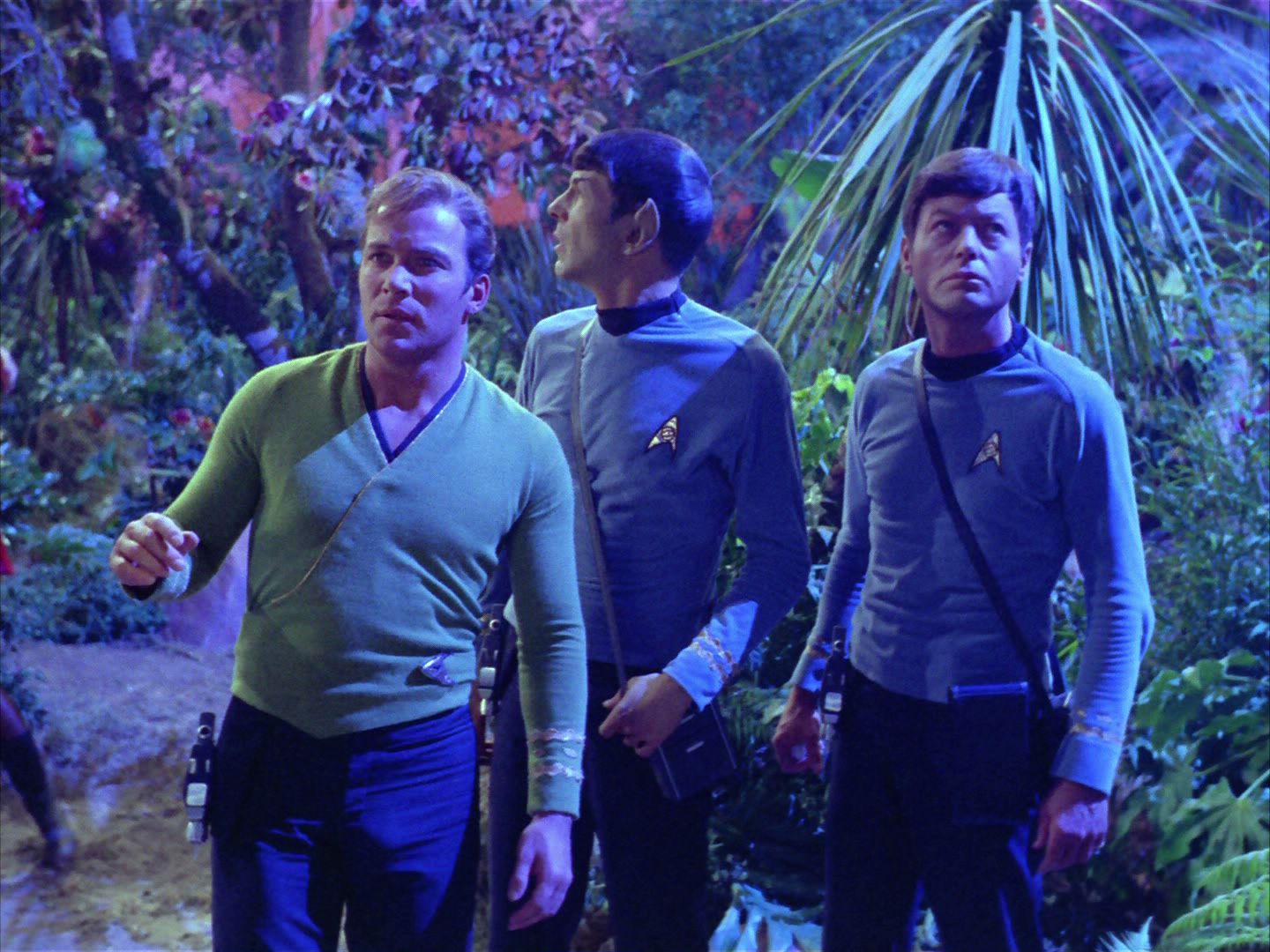 ariane179254_StarTrek_2x05_TheApple_0429.jpg