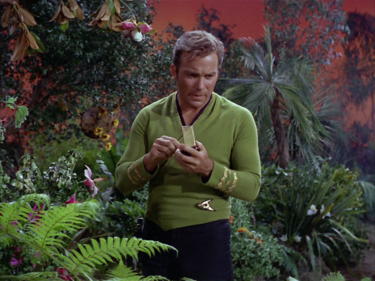 ariane179254_StarTrek_2x05_TheApple_0457.jpg