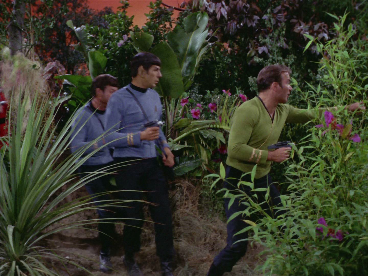 ariane179254_StarTrek_2x05_TheApple_0476.jpg