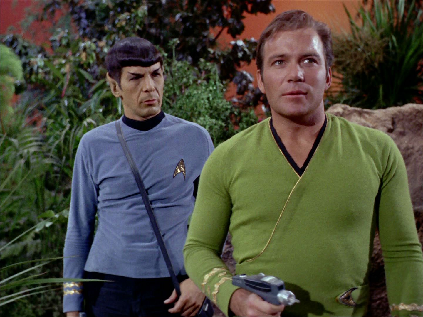 ariane179254_StarTrek_2x05_TheApple_0501.jpg