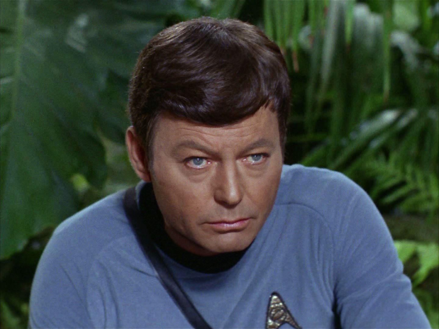 ariane179254_StarTrek_2x05_TheApple_0504.jpg