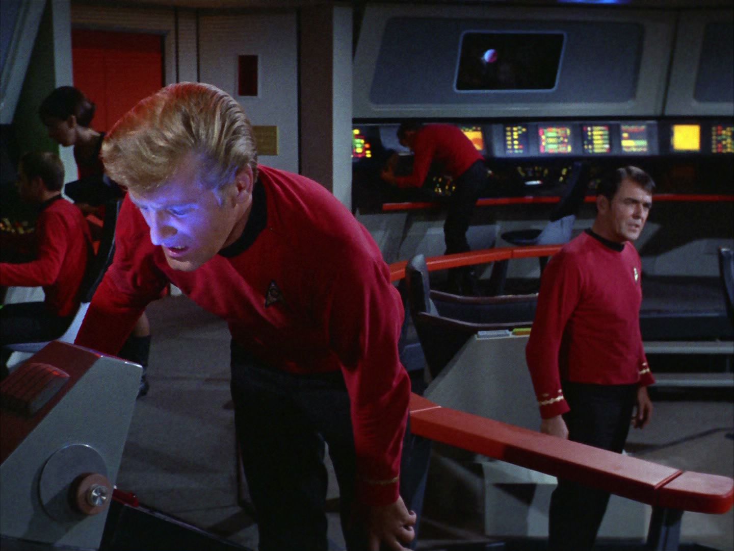 ariane179254_StarTrek_2x05_TheApple_0599.jpg