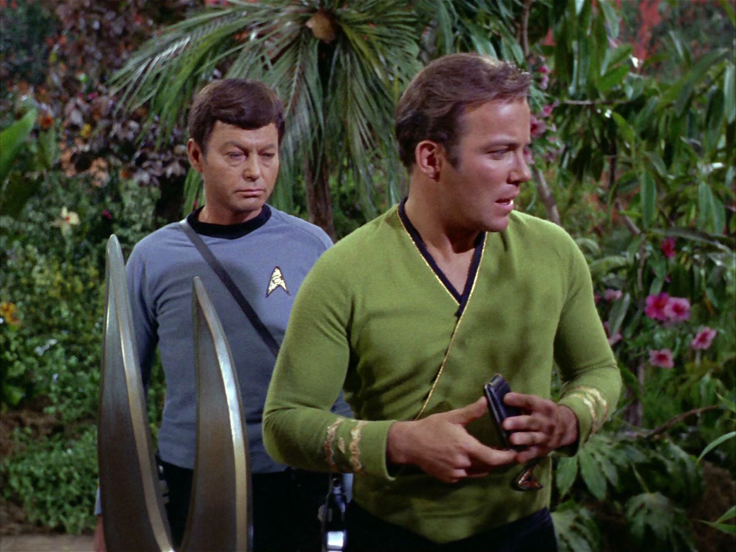 ariane179254_StarTrek_2x05_TheApple_0624.jpg