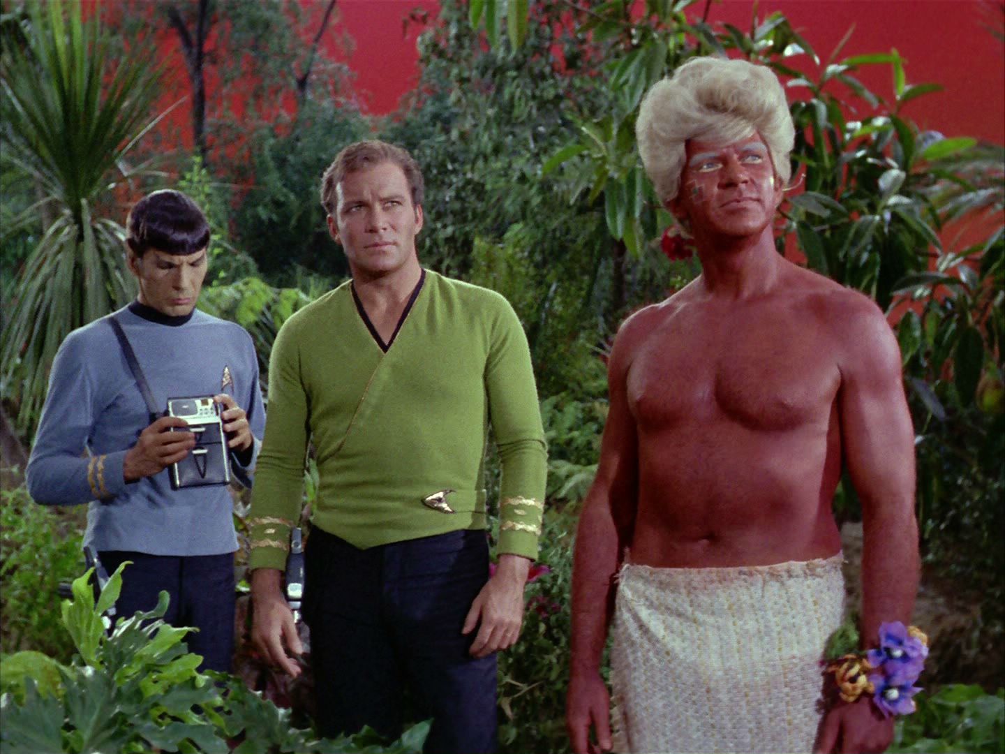 ariane179254_StarTrek_2x05_TheApple_0642.jpg