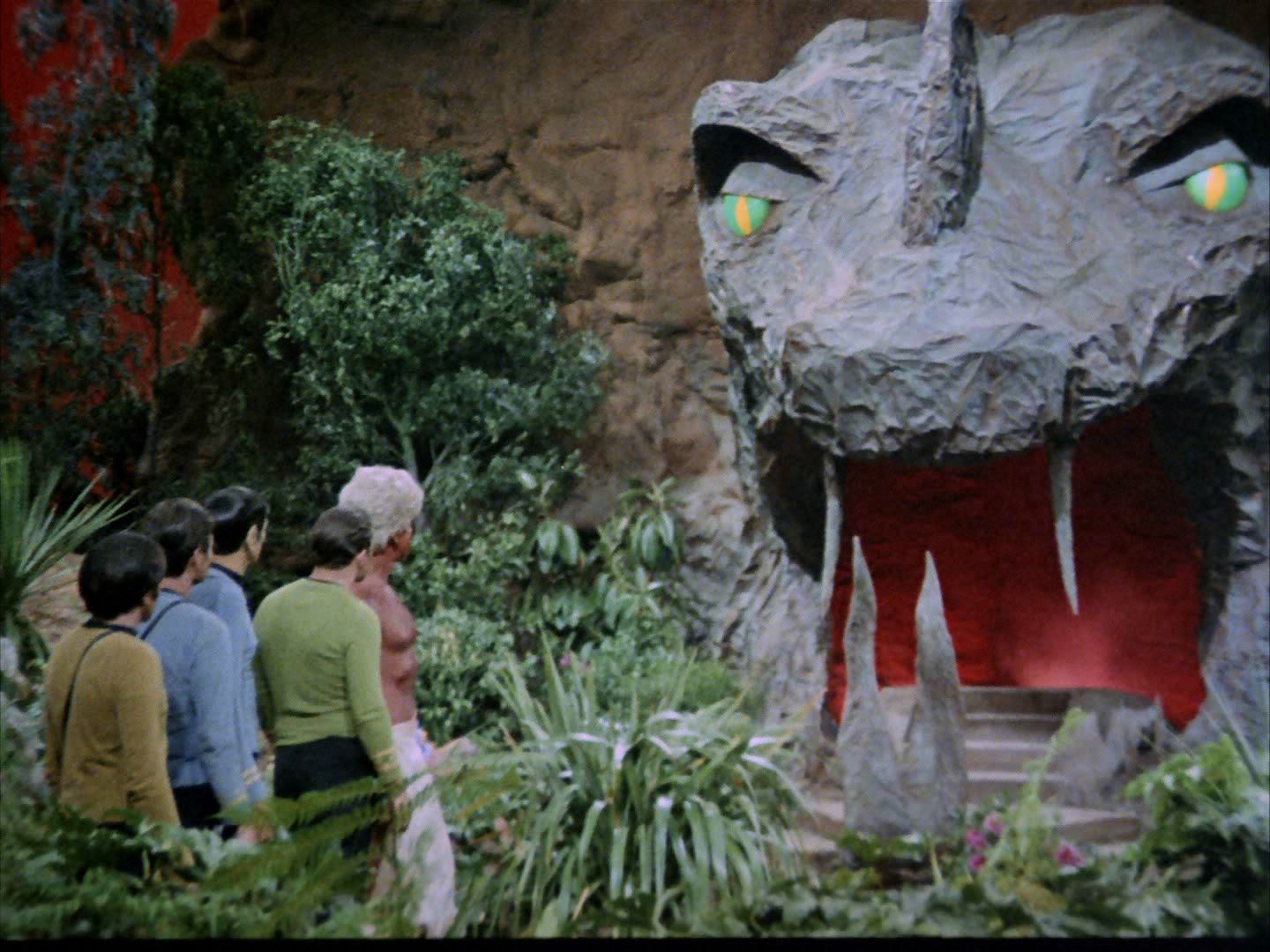ariane179254_StarTrek_2x05_TheApple_0647.jpg