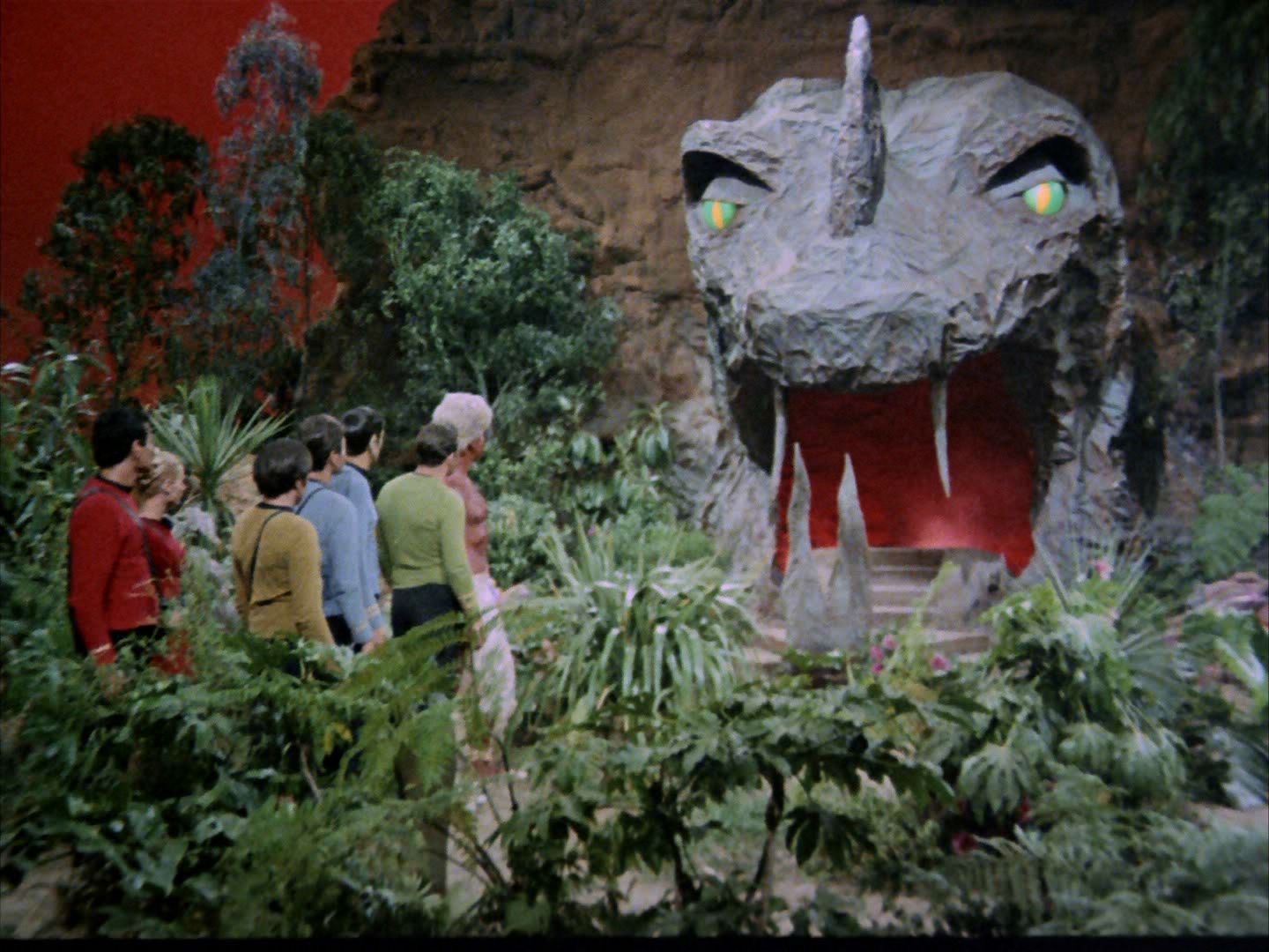 ariane179254_StarTrek_2x05_TheApple_0648.jpg