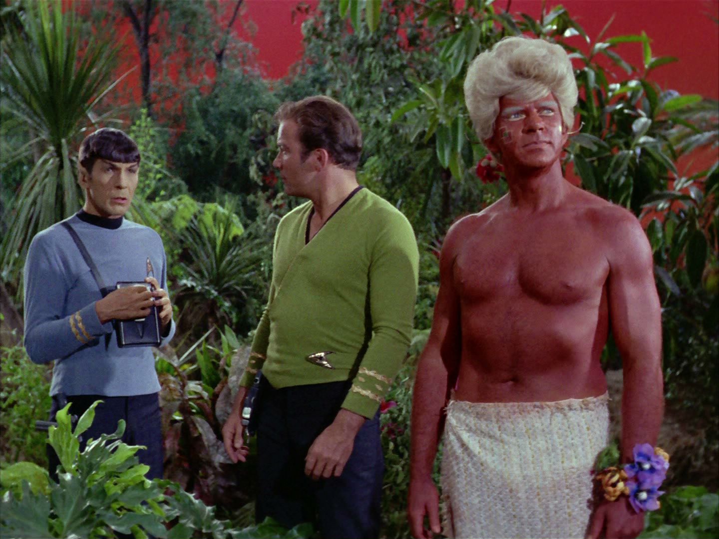 ariane179254_StarTrek_2x05_TheApple_0652.jpg