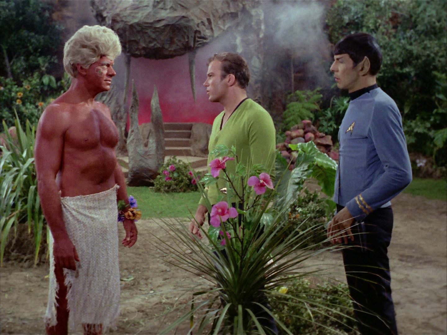 ariane179254_StarTrek_2x05_TheApple_0682.jpg