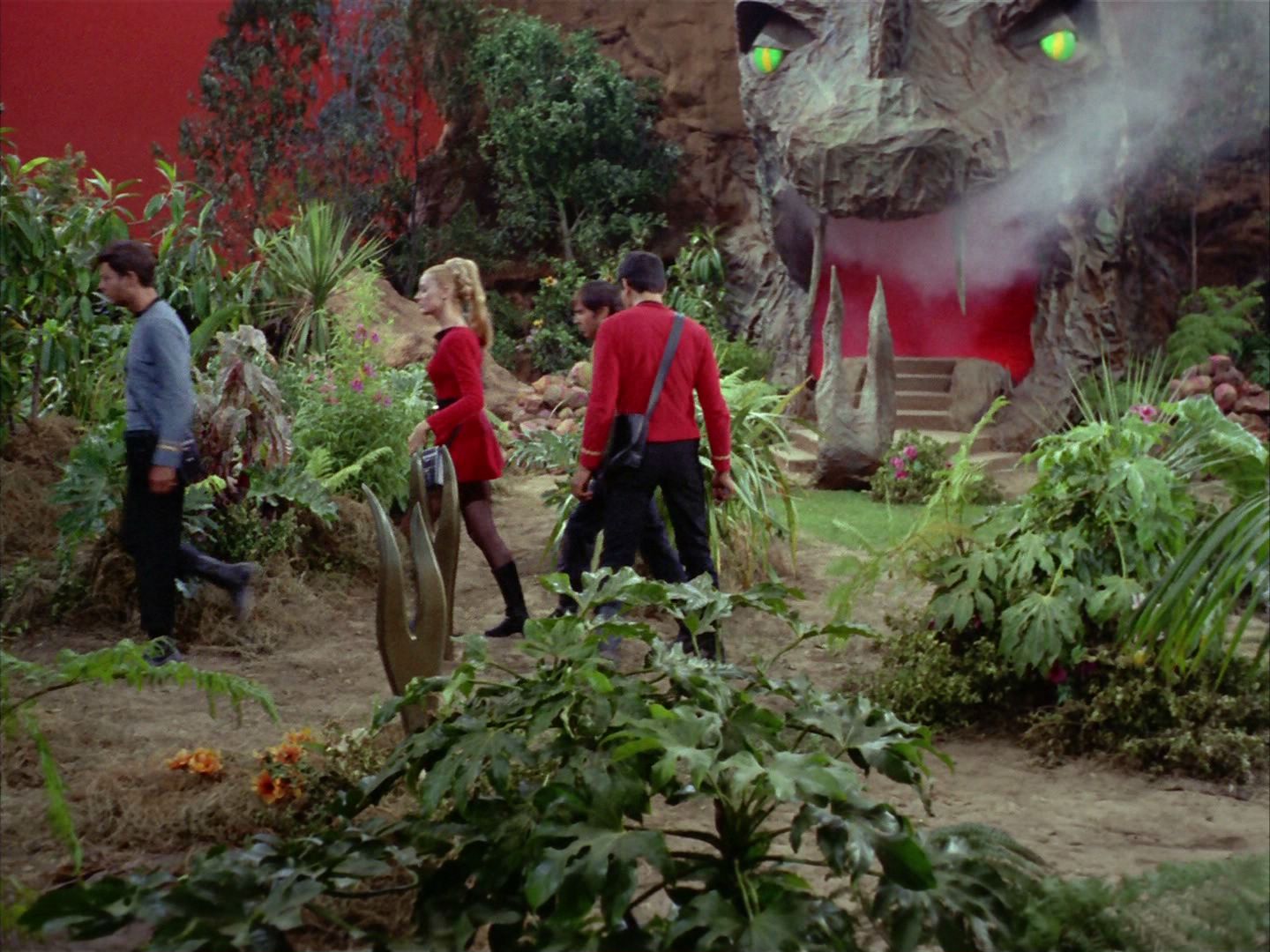 ariane179254_StarTrek_2x05_TheApple_0694.jpg