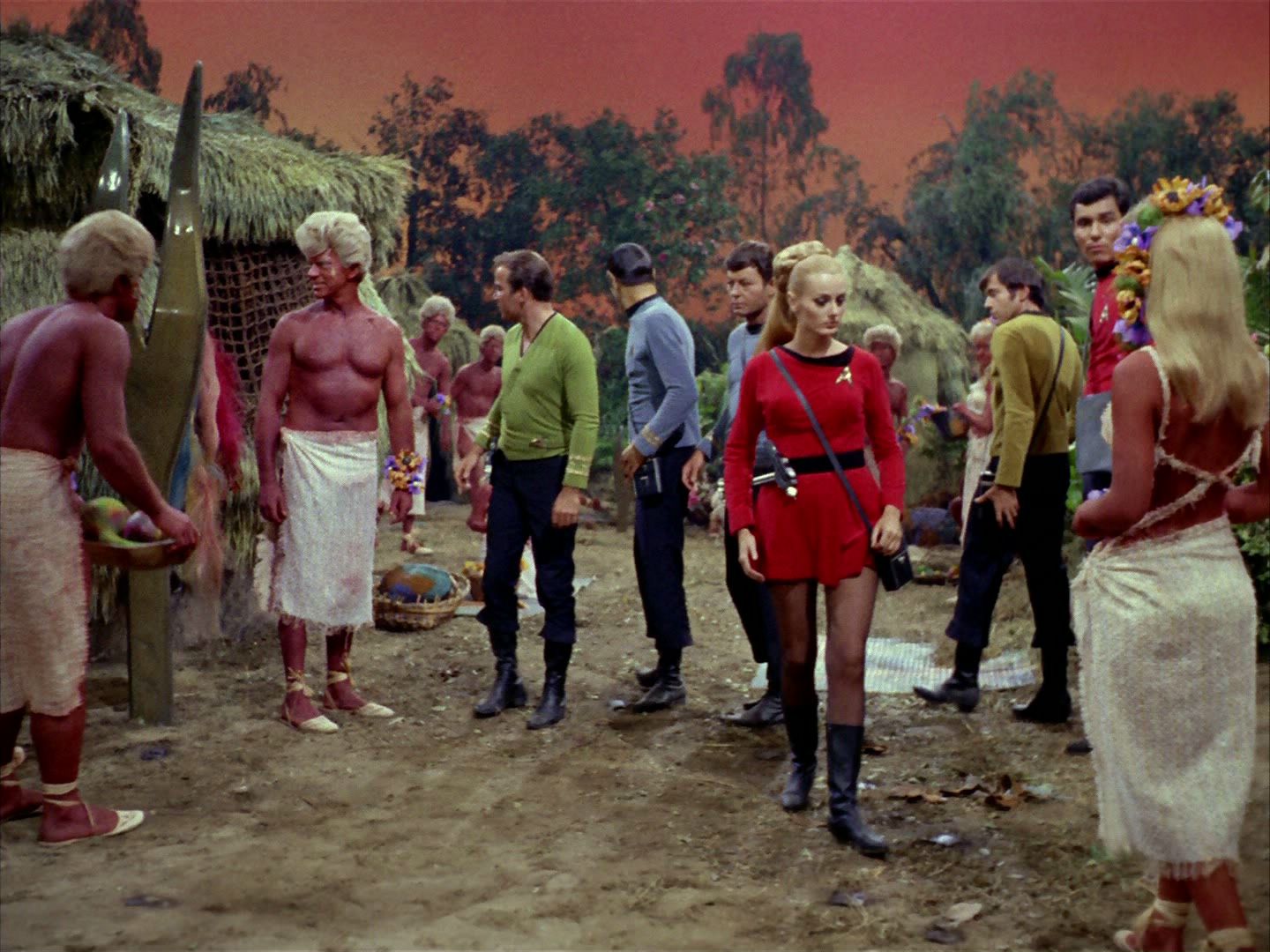 ariane179254_StarTrek_2x05_TheApple_0704.jpg