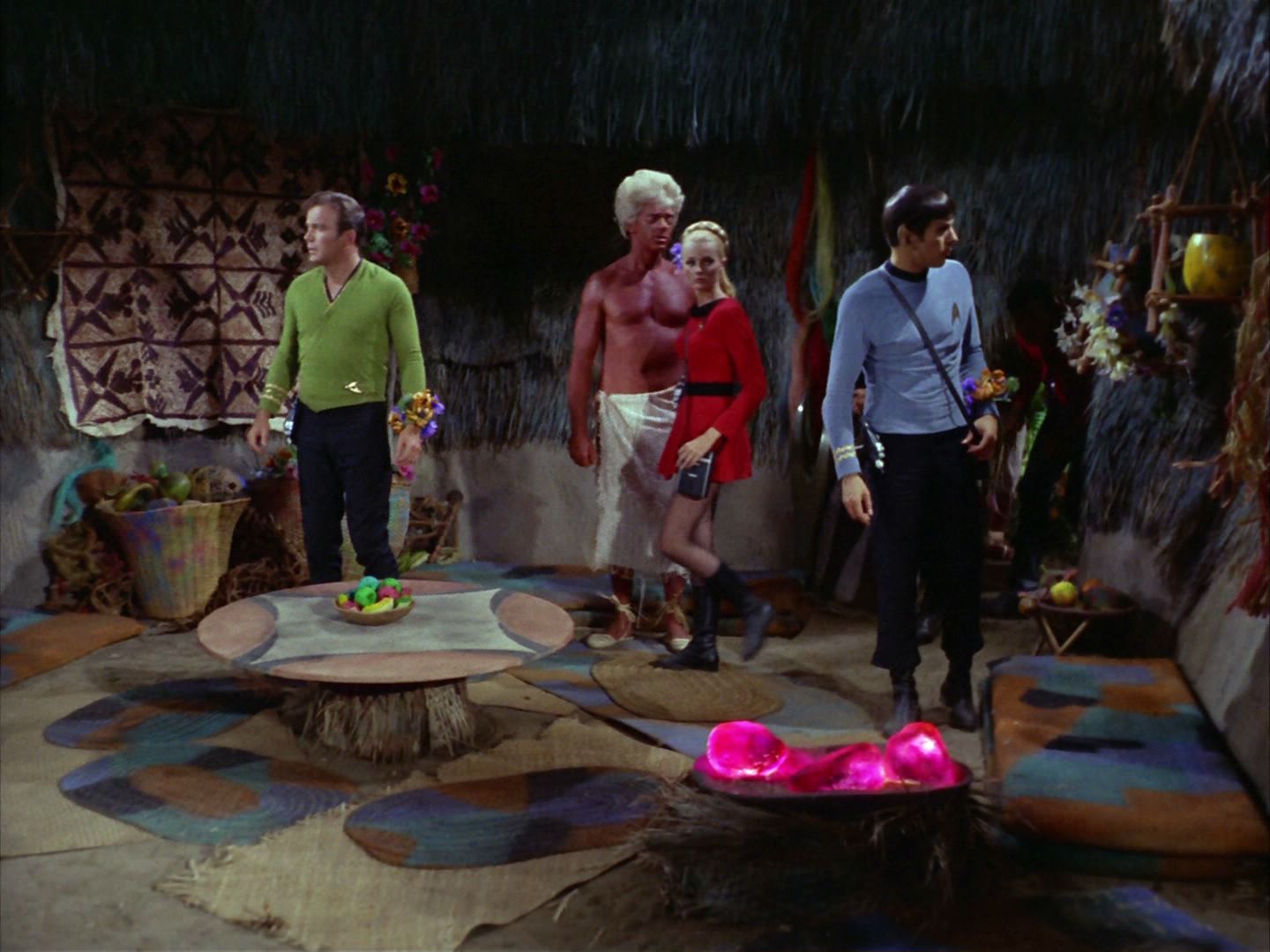 ariane179254_StarTrek_2x05_TheApple_0781.jpg