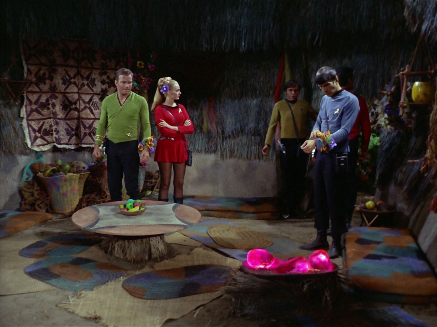 ariane179254_StarTrek_2x05_TheApple_0787.jpg