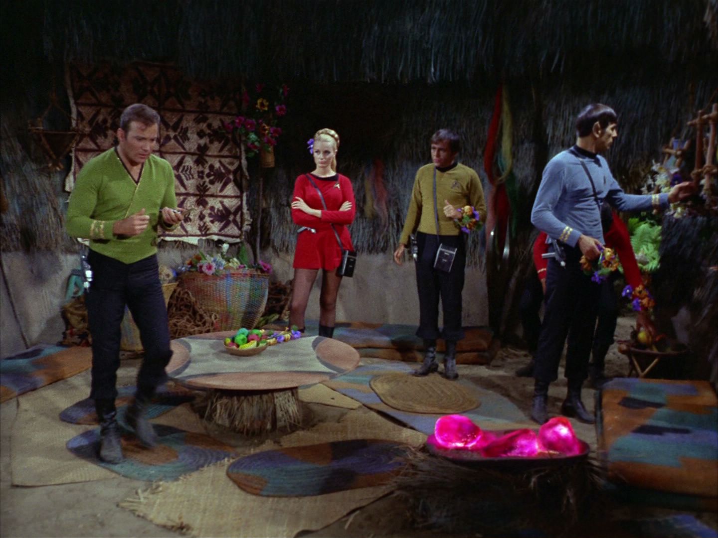 ariane179254_StarTrek_2x05_TheApple_0791.jpg
