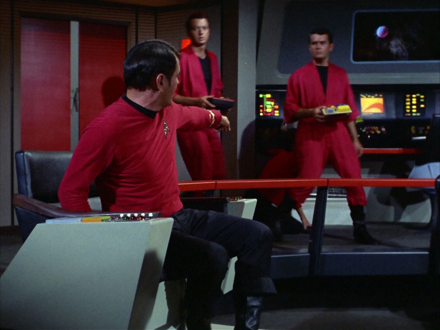 ariane179254_StarTrek_2x05_TheApple_0799.jpg